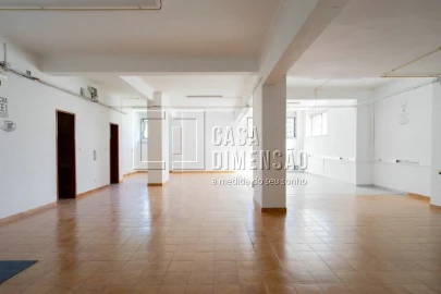 Loja para Arrendamento em Venteira