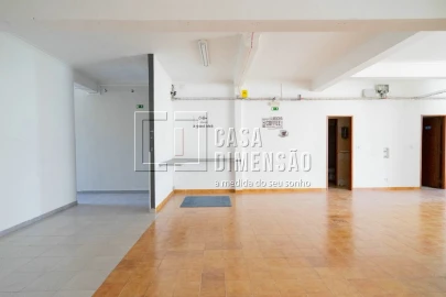 Loja para Arrendamento em Venteira
