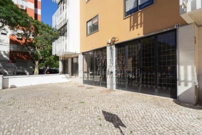 Loja para Arrendamento em Venteira