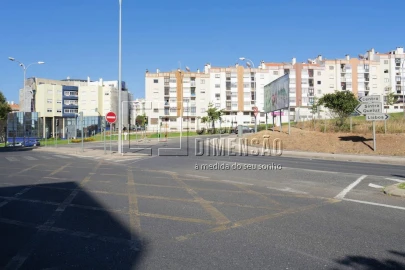 Loja para Arrendamento em Venteira