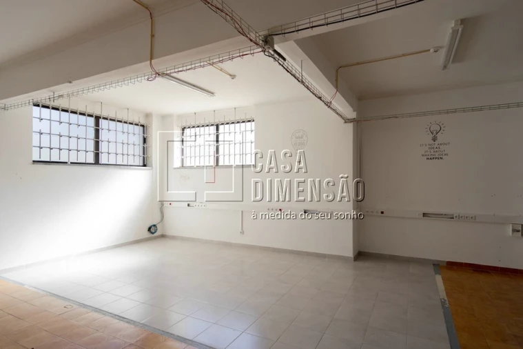 Loja para Arrendamento em Venteira Foto 30