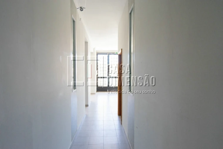 Loja para Arrendamento em Venteira Foto 37