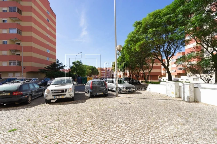 Loja para Arrendamento em Venteira Foto 40