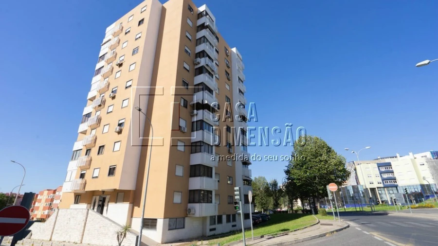 Loja para Arrendamento em Venteira