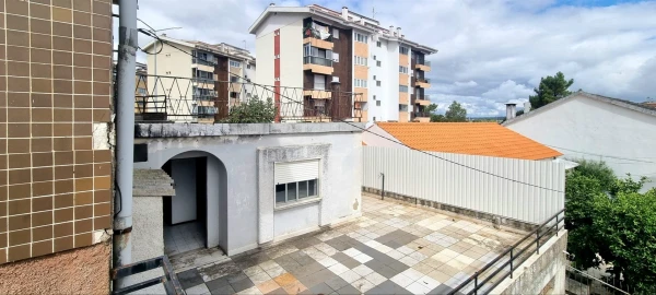 Moradia T10 para Venda em Santo Antonio dos Olivais