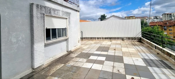 Moradia T10 para Venda em Santo Antonio dos Olivais