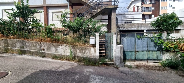 Moradia T10 para Venda em Santo Antonio dos Olivais