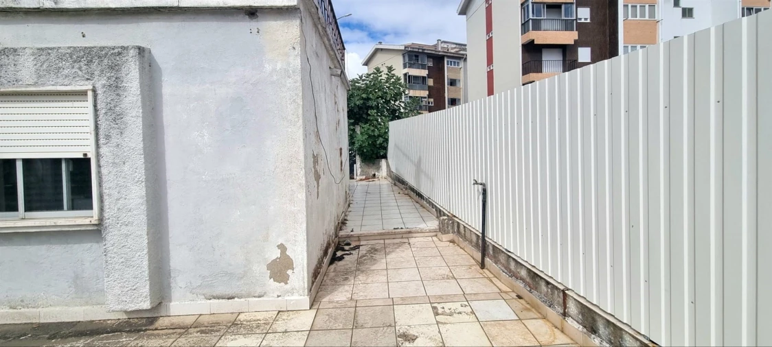 Moradia T10 para Venda em Santo Antonio dos Olivais Foto 51