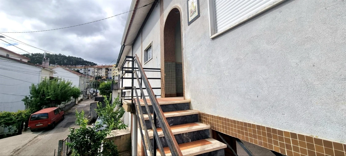 Moradia T10 para Venda em Santo Antonio dos Olivais Foto 37