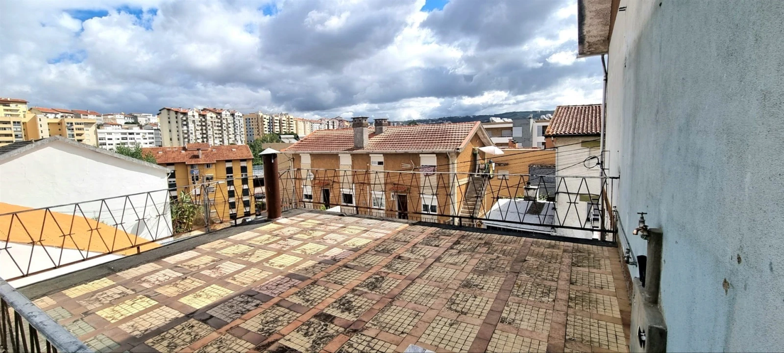 Moradia T10 para Venda em Santo Antonio dos Olivais Foto 15