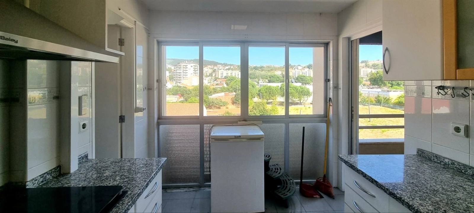 Apartamento T4 para Venda em Santo Antonio dos Olivais Foto 11