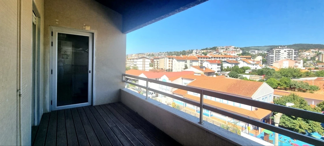 Apartamento T4 para Venda em Santo Antonio dos Olivais Foto 4