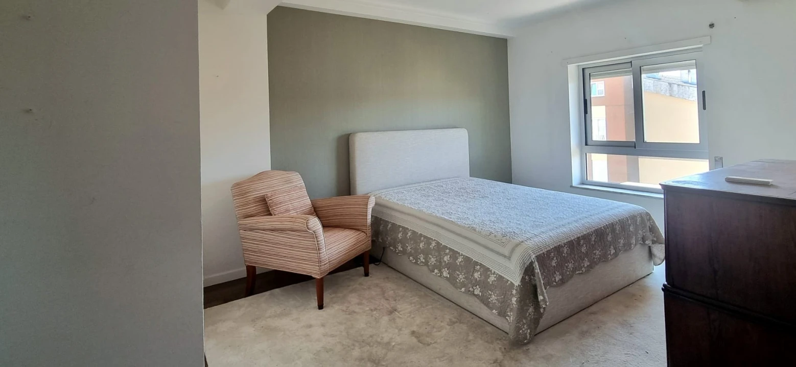 Apartamento T4 para Venda em Santo Antonio dos Olivais Foto 17