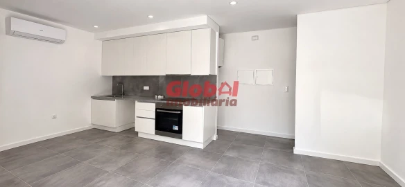 Apartamento T1 para Venda em Repeses e São Salvador