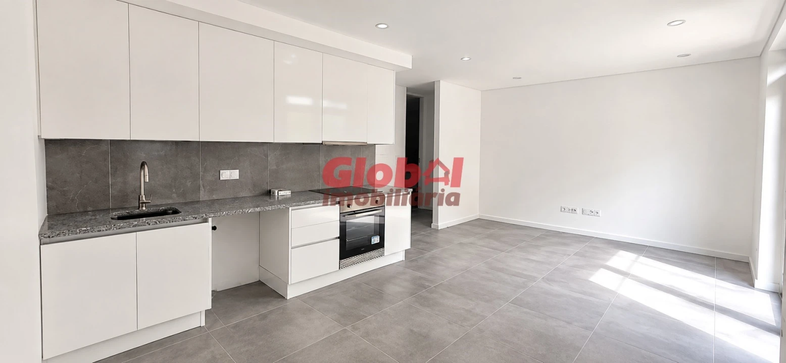 Apartamento T1 para Venda em Repeses e São Salvador Foto 1