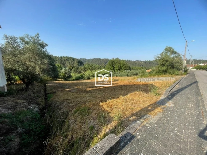 Terreno para Venda em Carnide Foto 2