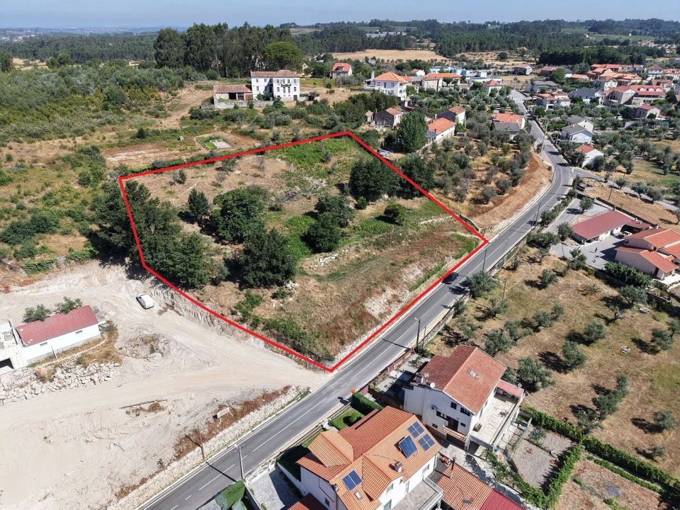 Terreno para Venda em Pinhanços Foto 1
