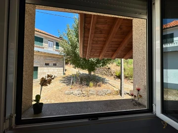 Moradia T3 para Venda em Castro Laboreiro e Lamas de Mouro