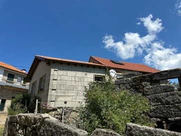 Moradia T3 para Venda em Castro Laboreiro e Lamas de Mouro