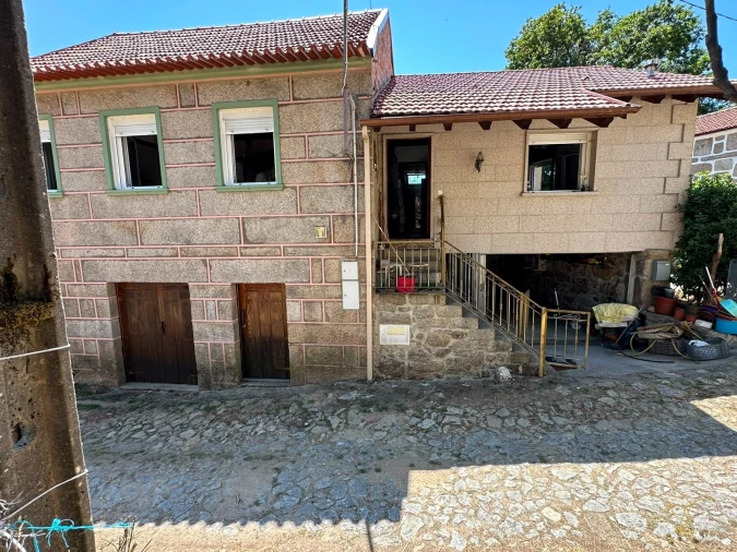Moradia T3 para Venda em Castro Laboreiro e Lamas de Mouro Foto 2