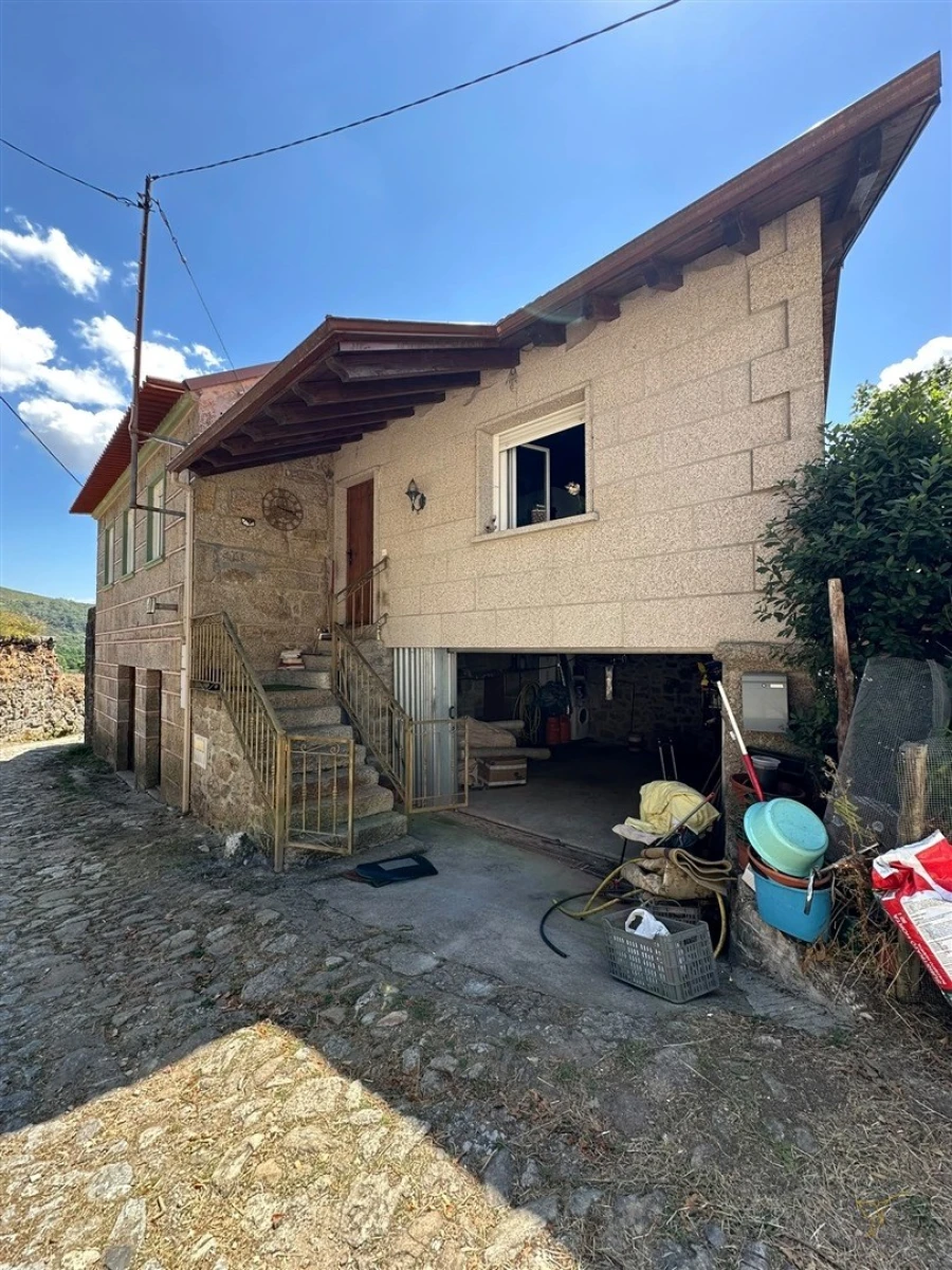 Moradia T3 para Venda em Castro Laboreiro e Lamas de Mouro Foto 3