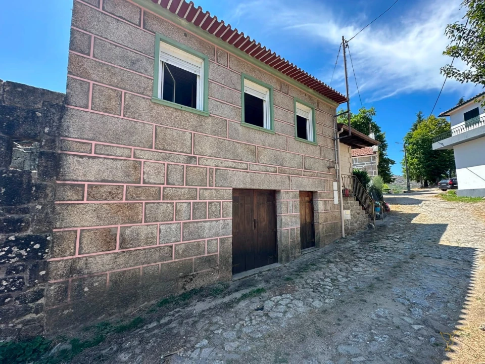 Moradia T3 para Venda em Castro Laboreiro e Lamas de Mouro Foto 1