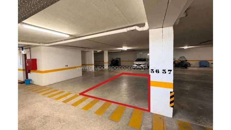 Garagem para Venda em Olhão