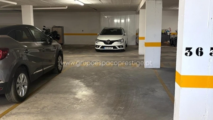 Garagem para Venda em Olhão