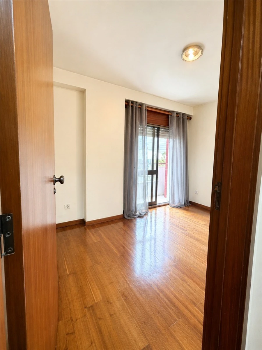Apartamento T2 para Venda em Ramalde Foto 11