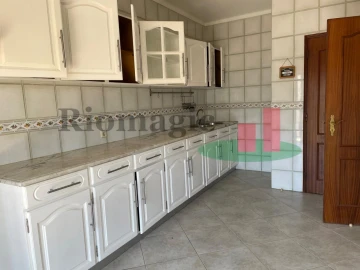 Quarto para Arrendamento em Rio Maior