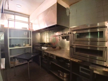 Loja para Arrendamento em Vila e Roussas