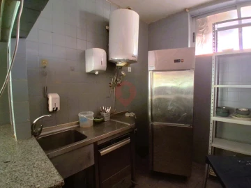 Loja para Arrendamento em Vila e Roussas