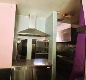Loja para Arrendamento em Vila e Roussas