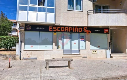 Loja para Arrendamento em Vila e Roussas