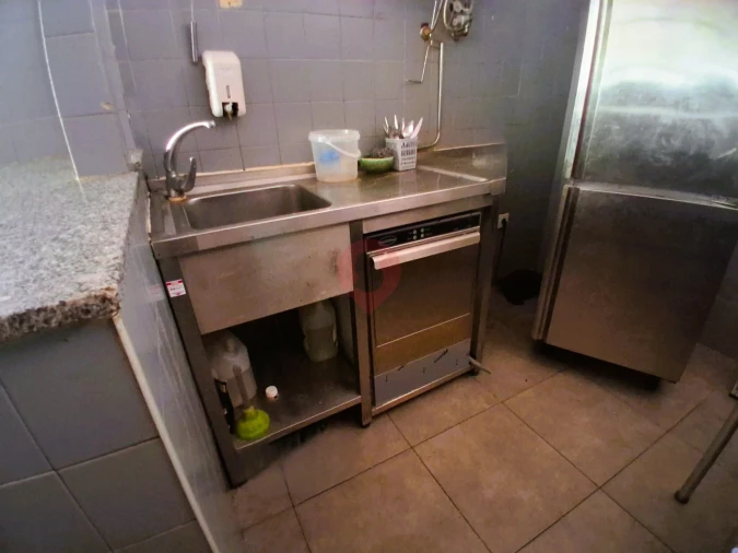 Loja para Arrendamento em Vila e Roussas Foto 10