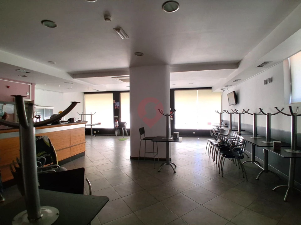 Loja para Arrendamento em Vila e Roussas Foto 5