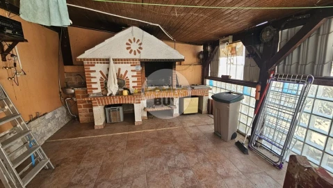 Moradia T6 para Venda em Azeitão (São Lourenço e São Simão)