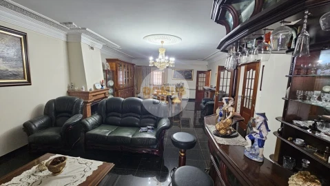 Moradia T6 para Venda em Azeitão (São Lourenço e São Simão)