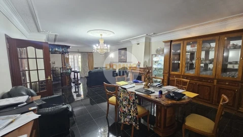Moradia T6 para Venda em Azeitão (São Lourenço e São Simão)