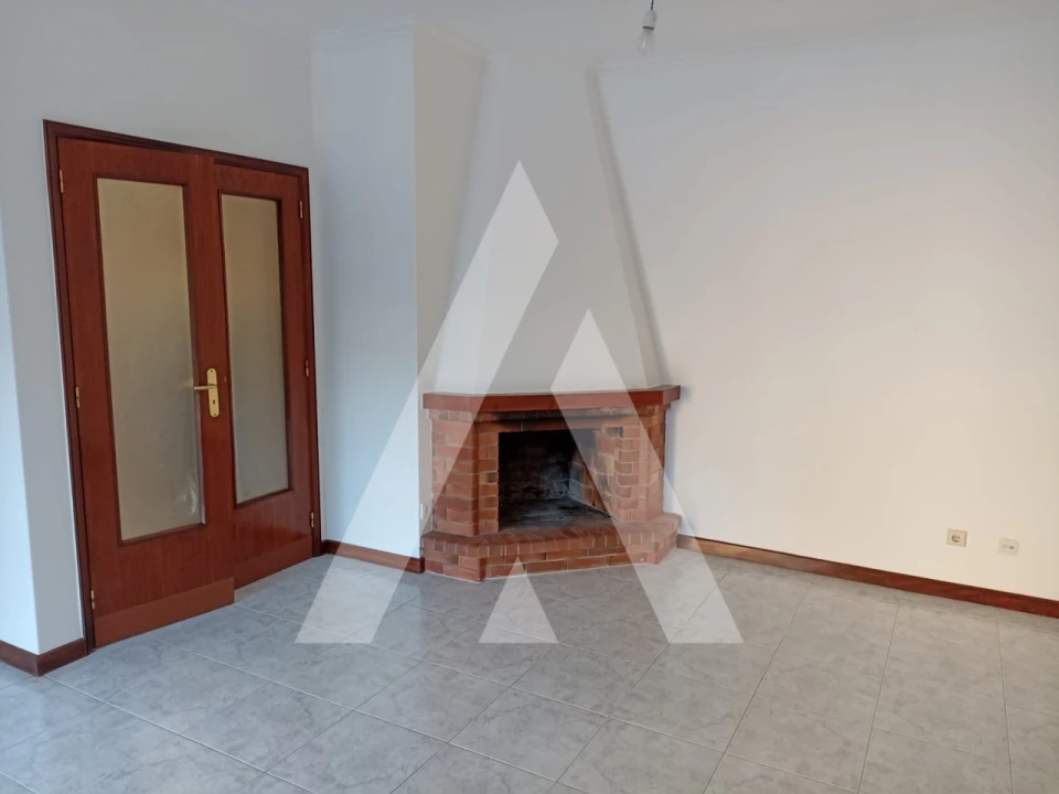 Apartamento T3 para Arrendamento em Santa Maria Maior e Monserrate e Meadela Foto 1