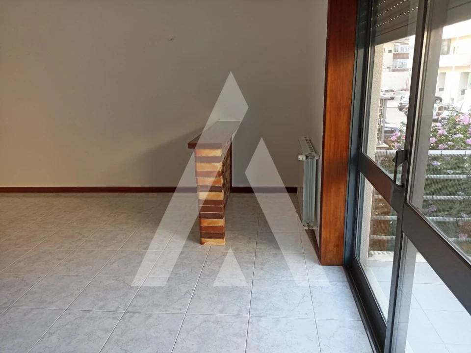 Apartamento T3 para Arrendamento em Santa Maria Maior e Monserrate e Meadela Foto 2