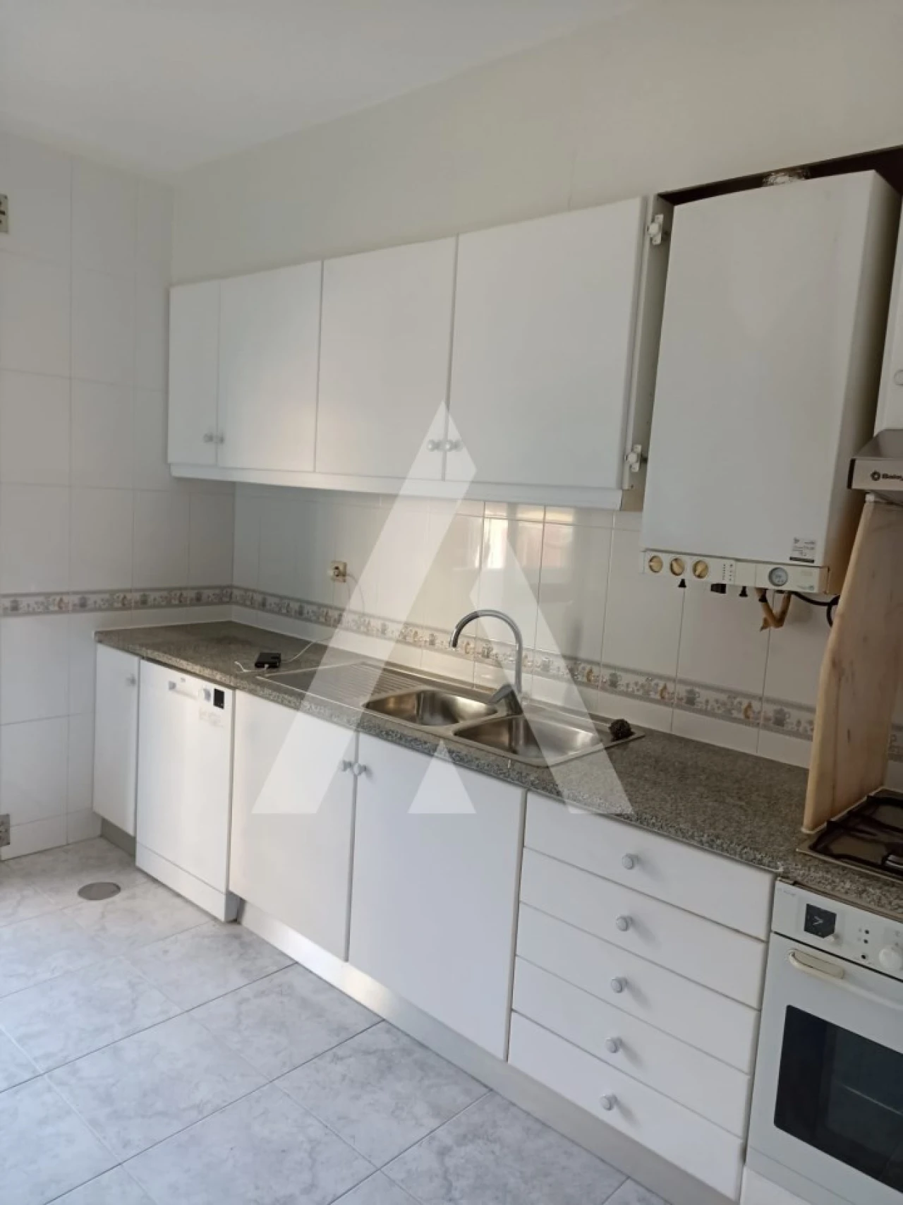 Apartamento T3 para Arrendamento em Santa Maria Maior e Monserrate e Meadela Foto 9