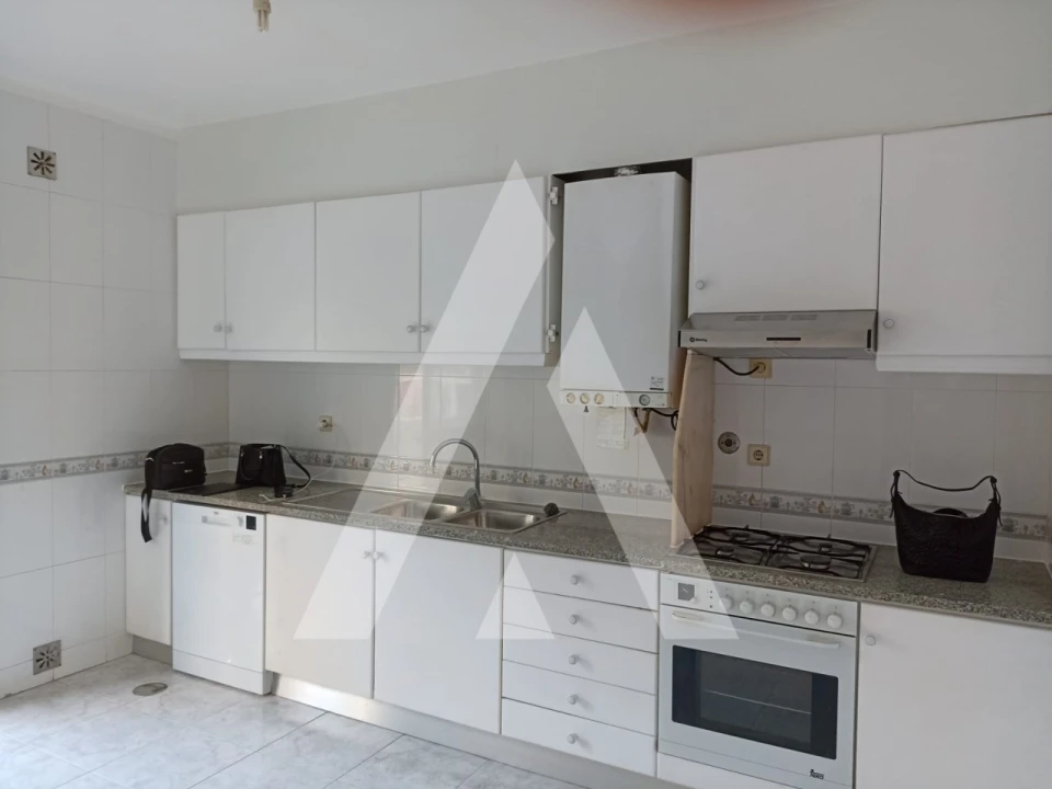 Apartamento T3 para Arrendamento em Santa Maria Maior e Monserrate e Meadela Foto 10