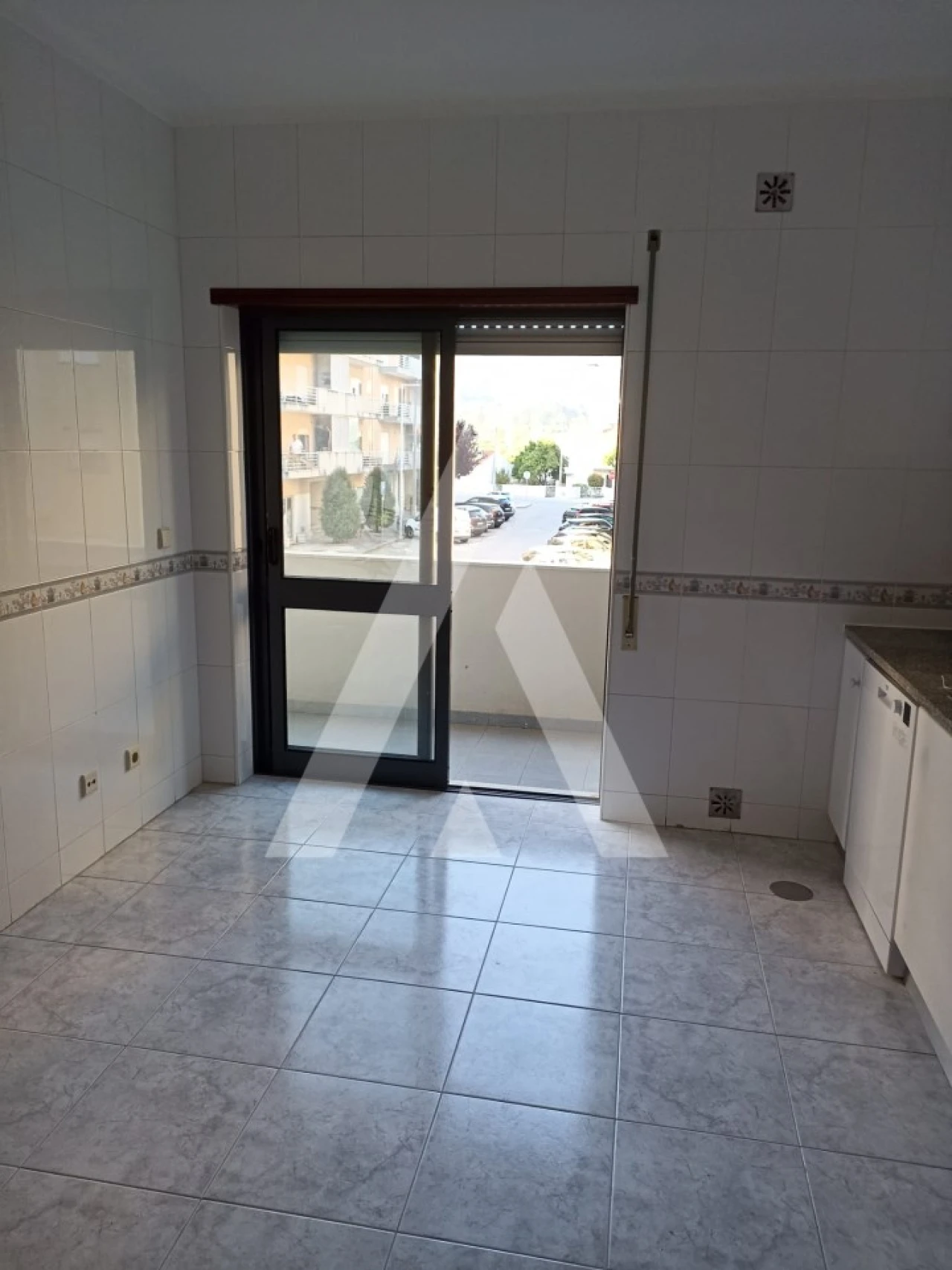 Apartamento T3 para Arrendamento em Santa Maria Maior e Monserrate e Meadela Foto 11