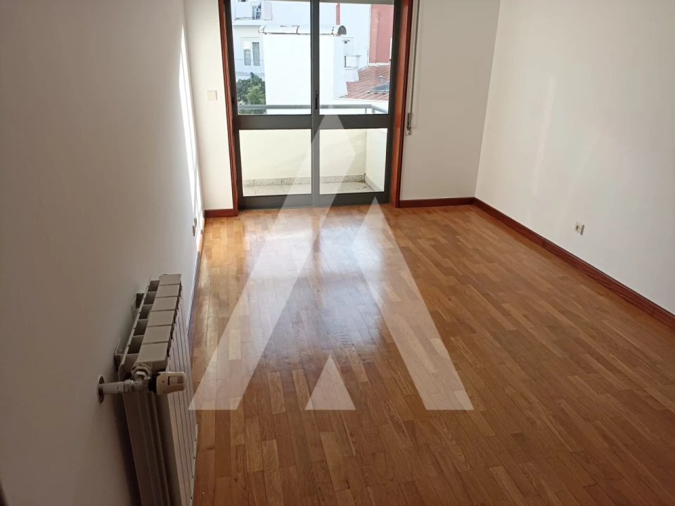 Apartamento T3 para Arrendamento em Santa Maria Maior e Monserrate e Meadela Foto 16