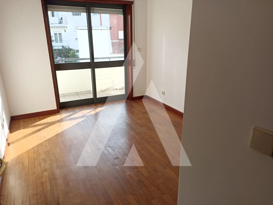 Apartamento T3 para Arrendamento em Santa Maria Maior e Monserrate e Meadela Foto 17