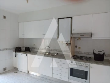 Apartamento T3 para Arrendamento em Santa Maria Maior e Monserrate e Meadela