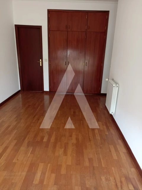 Apartamento T3 para Arrendamento em Santa Maria Maior e Monserrate e Meadela