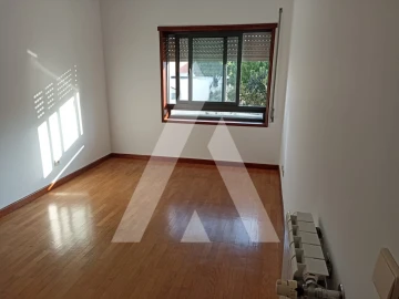 Apartamento T3 para Arrendamento em Santa Maria Maior e Monserrate e Meadela