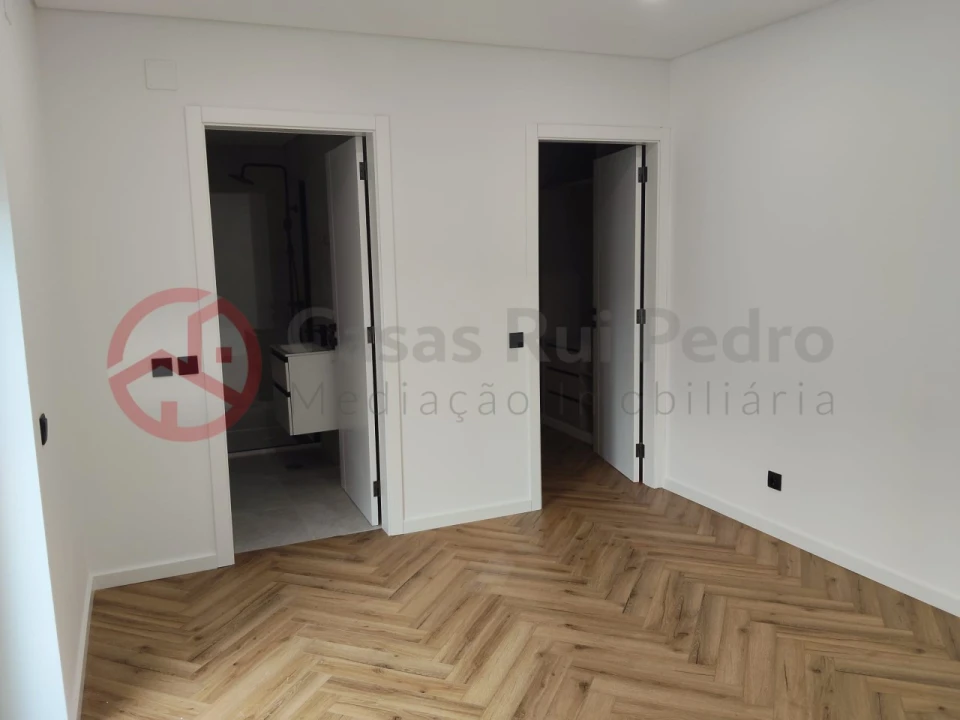 Moradia T3 para Venda em Almada, Cova da Piedade, Pragal e Cacilhas Foto 27